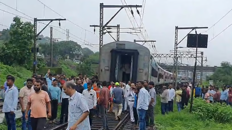 Maharashtra: Manmad-Mumbai Panchvati Express Halts Due To Coach Uncoupling Near Kasara, Railway Promptly Springs Into Action