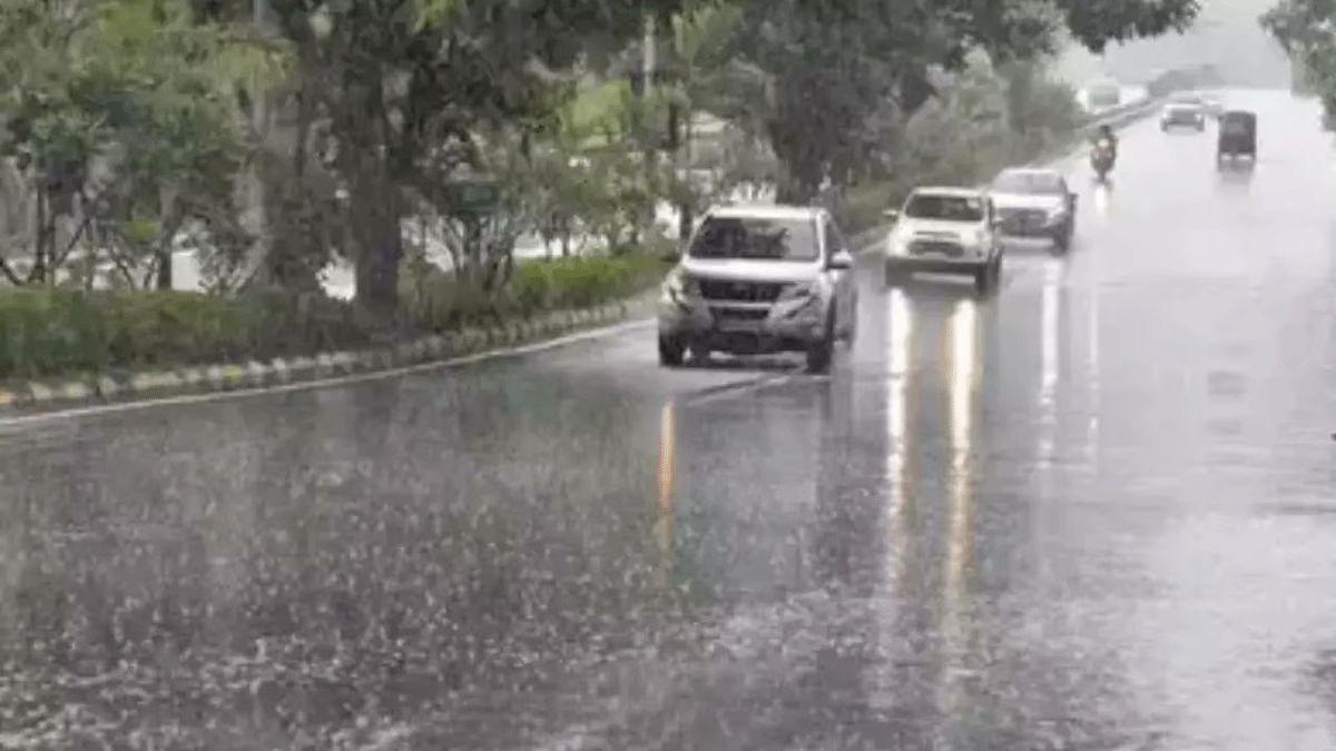 Mumbai Rains: IMD Issues Yellow Alert For Mumbai; Waterlogging Leads To Traffic Snarls At Several Parts In City