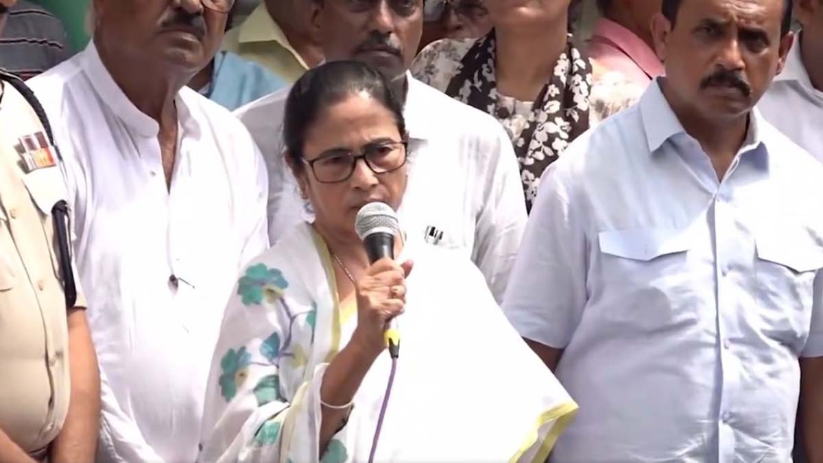 Kolkata Woman Doctor Rape-Murder: Will Hand Over Case To CBI If Kolkata Police Fails To Solve It By August 18, Says CM Mamata