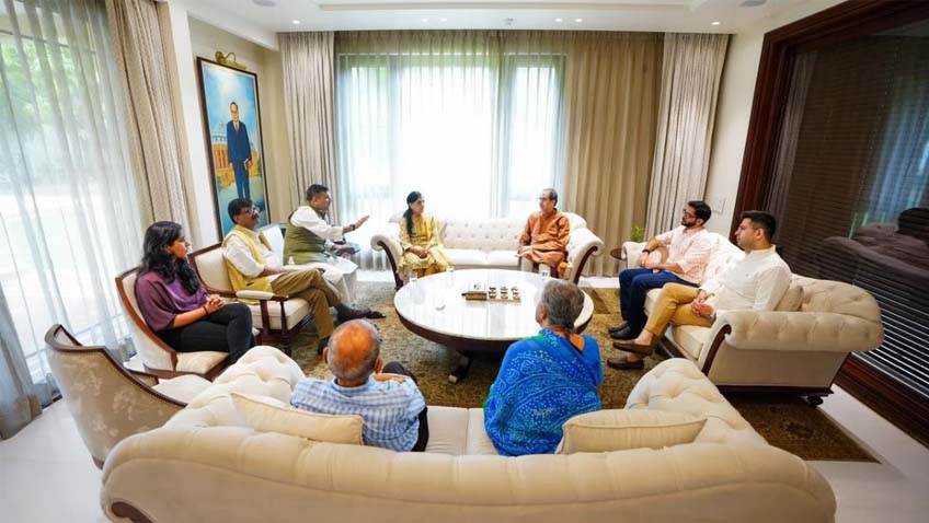 Delhi: Former Maharashtra CM Uddhav Thackeray Meets Sunita Kejriwal, Expresses Solidarity Amidst Political Turmoil