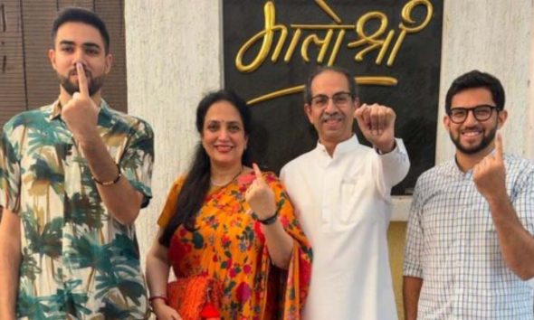 Maharashtra Assembly Elections 2024: Former CM & Shiv Sena-UBT Chief Uddhav Thackeray Casts Vote In Worli With Family Amid Low Voter Turnout